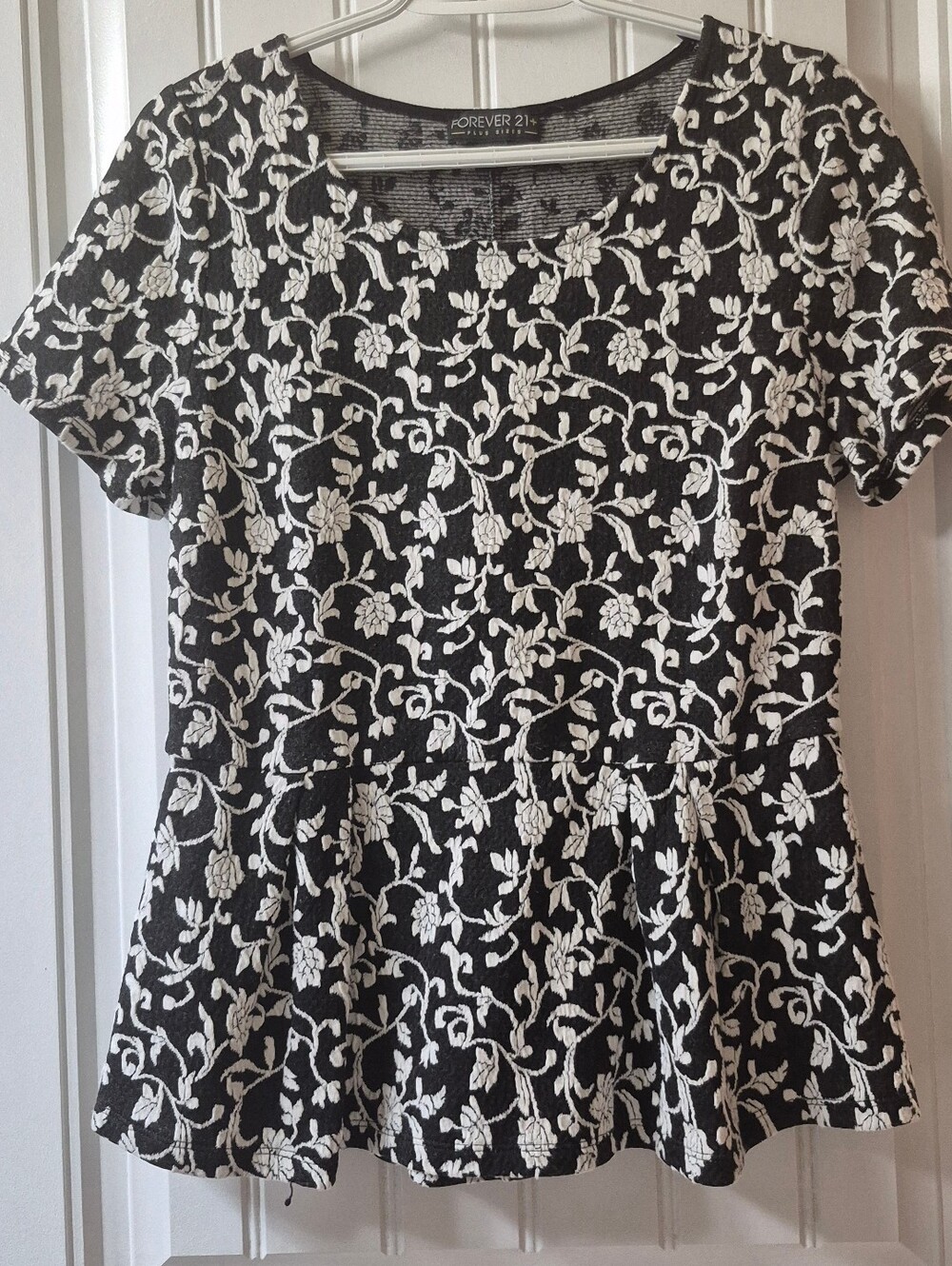 Womens Forever 21 Floral Peplum Top Size 1x